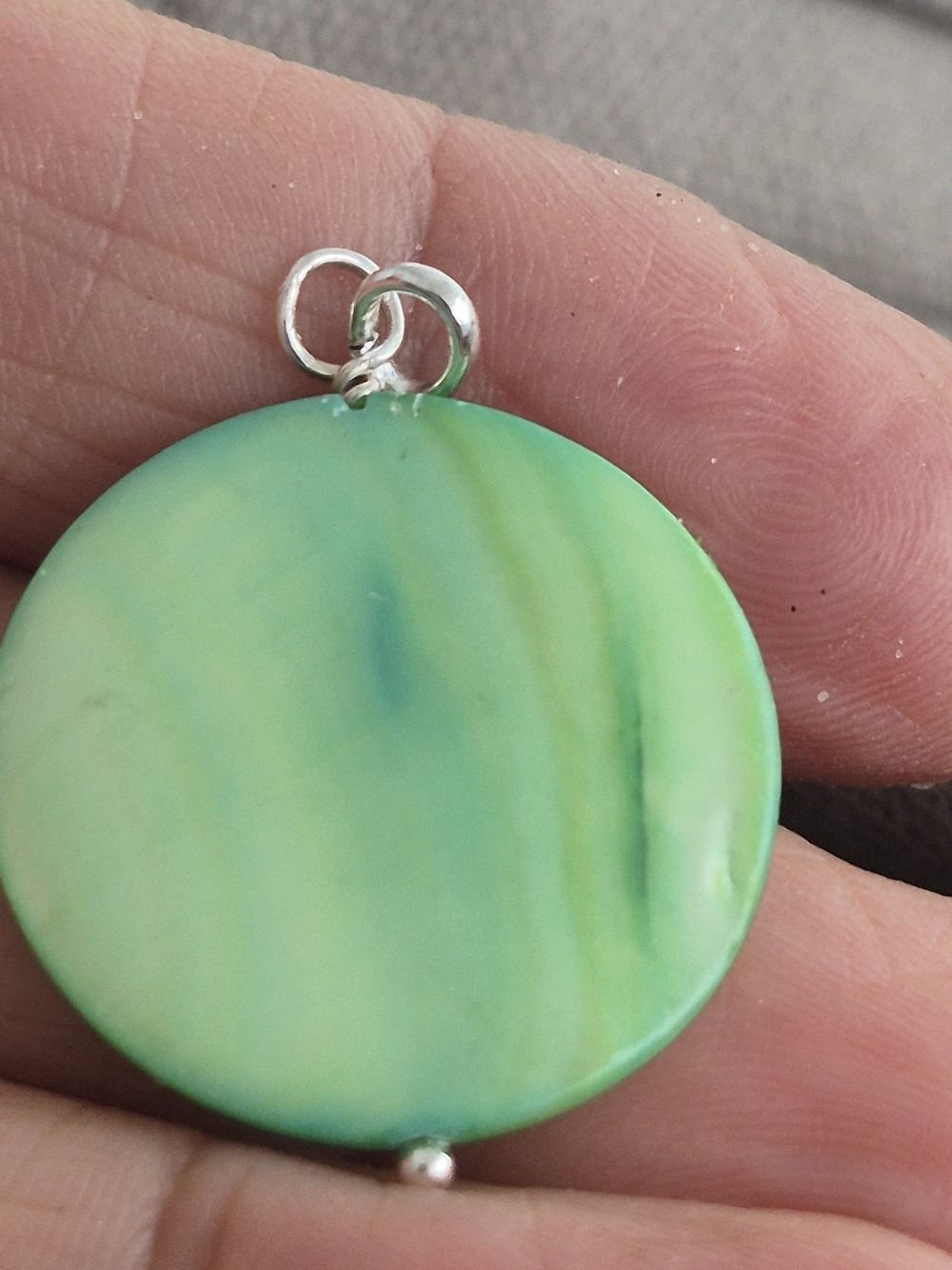 Green Round Morher Of Pearl Shell Pendant - Picture 2 of 5